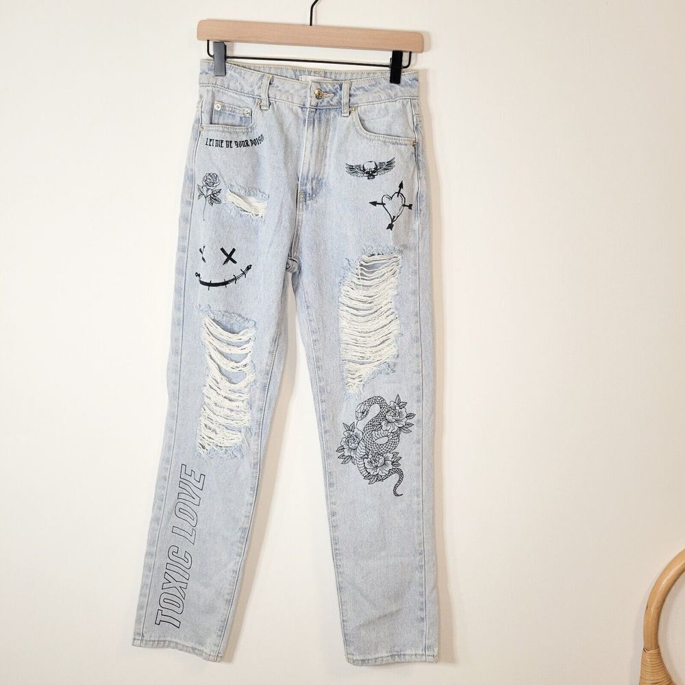Adika Women's Tapered Distressed Light Wash Logos Denim Jeans Size Small
